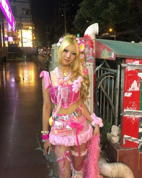 ocaso0.oo Haaady Gyaru Fashion, Tropical Gyaru, Gyaru Pink, Hot Pink Aesthetic, Gyaru Aesthetic, Gyaru Style, Festival Inspo, Gyaru Fashion, Pink Fits