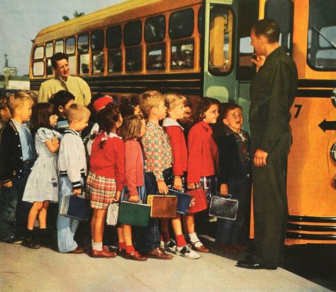 This reminds me of my first day in First Grade. New dress, new shoes, hair carefully curled, and a brand new lunch kit. I was terrified! Roger Wilkerson, Lunch Kit, School Daze, School Memories, Vintage School, Photo Vintage, School Time, Vintage Life, The Good Old Days