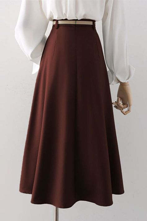 Skirt Line Skirt Outfit, Fall Skirt Outfit, Long Black Skirt Outfit, Brown Skirt Outfit, Stylish Outfits Casual, Brown Skirt, Skirt For Women, Old Money Style, Trendy Fall Outfits