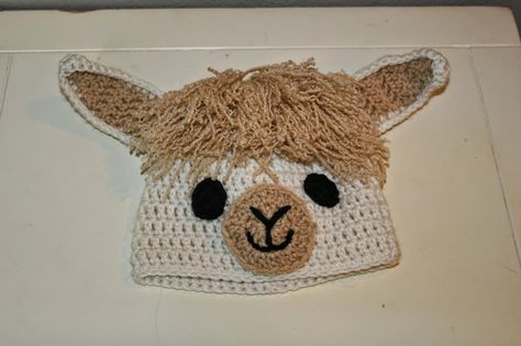 One of my friends decided to dress up her baby girl as a llama for her first Halloween. I was given the task of making her daughter a lla... Crochet Patterns Free Baby Girl, Llamas With Hats, Alpaca Hat, Crochet Character Hats, Crochet Animal Hats, Crochet Baby Girl Dress, Llama Alpaca, Crochet Baby Girl, Alpaca Yarn