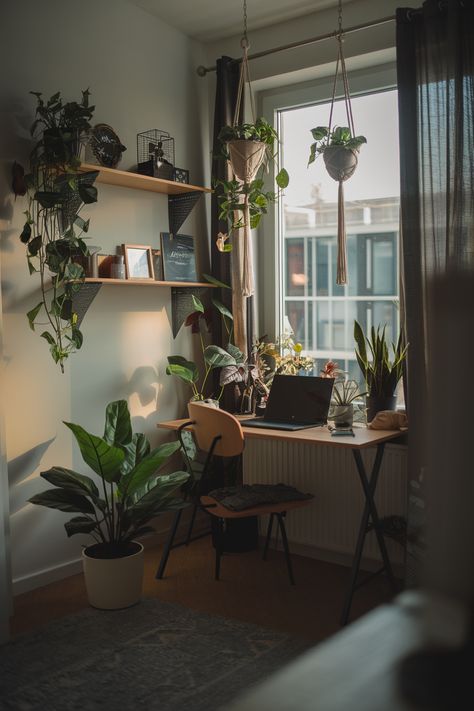 Window Desk with Greenery and 34 More Nature-Inspired Ideas Home Office Hanging Plants, Office Plant Room Ideas, Small Desk By Window, Living Room With Desk, Apartment Home Office Ideas, Desk By Window, Small Office Setup, Small Desk Setup Ideas, Home Office With Plants