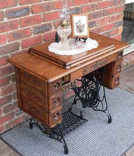 Old Sewing Machine, Sewing Machine Tables, Sewing Machine Cabinet, Sewing Machine Table, Treadle Sewing Machines, Antique Sewing Table, Old Sewing Machines, Antique Sewing Machines, Sew Ins