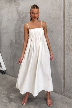 White Camisole Dress, Linen Sewing Ideas, Dresses Summer 2024, Dress Summer 2024, Linen Dress Outfit Summer, Summer Dresses 2024, Summer Dresses Cotton, Summer Cotton Dresses, Linen White Dress