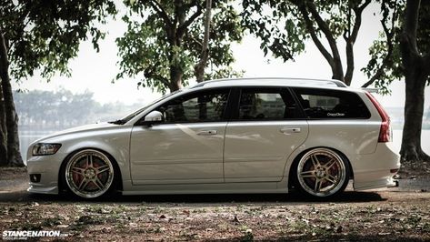 Quite the interesting Volvo V50. Stanced Flush Volvo V50 Wagon. #v50 #volvo #stanced Volvo T5, Volvo Suv, Mercedes Benz Convertible, Volvo Xc 90, Wrx Wagon, Volvo 960, Volvo Wagon, Volvo 940, Volvo V90