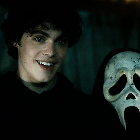 scream vi ( 2023 ) Ethan Ghost Face, Ethan Landry Icon, Jack Champion Icon, Scream Stu, Ethan Scream, Horror Film Characters, Scream Pfp, Jake Champion, Scream Videos