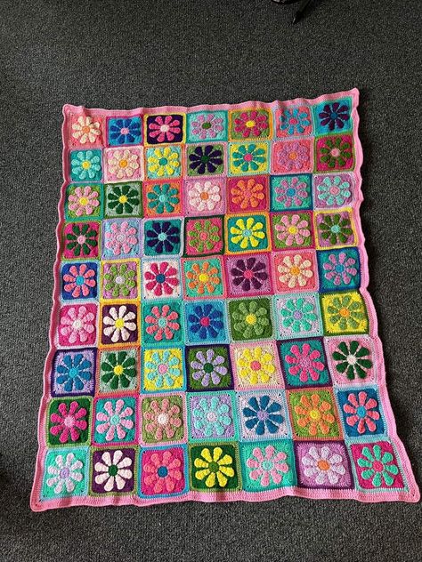 Retro Flower Crochet Blanket, Flower Granny Square Blanket, Crochet Blanket Vintage, Crochet Flower Squares, Crochet Flower Blanket, Plaid Crochet, Retro Daisy, Flower Blanket, Crochet Inspo