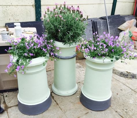 Painted Chimney Pots Garden, Plants In Chimney Pots, Chimney Planter Ideas, Chimney Pots Garden Ideas, Chimney Pot Planter Ideas, Garden Chimney, Chimney Pot Planter, Painted Chimney, Outdoor Chimney