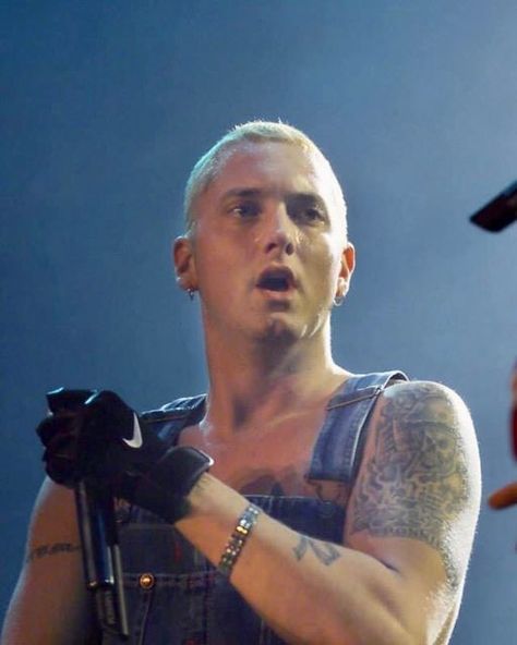 Tour Photography, Eminem Photos, Eminem Rap, Eminem Slim Shady, Marshall Mathers, Rap God, The One Show, Funny Profile, Slim Shady