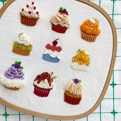 Cupcake Embroidery Patterns, Flowers Fantasy Art, Embroidery Icons, Embroidery Video, Holiday Cross Stitch Patterns, Simple Hand Embroidery Patterns, Miniature Embroidery, Diy Embroidery Designs, Diy Embroidery Patterns