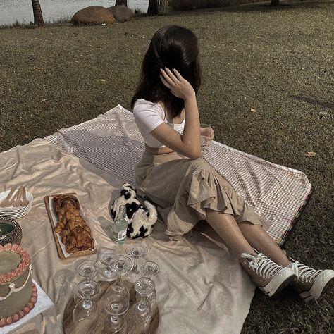 Odelyn Mackenzie, Korean Casual Outfits, Best Photo Poses, Aesthetic Iphone Wallpaper, Pin It, Ribbon Slides, Aesthetic Fashion, Photo Poses, Picnic Blanket