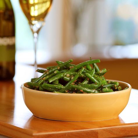 Lemon-Dill Green Beans Healthy Green Beans, Lemon Green Beans, Steamed Green Beans, Gluten Free Thanksgiving, Lemon Dill, Thanksgiving Recipes Side Dishes, Beans Recipe, Green Bean Recipes, Green Bean Casserole