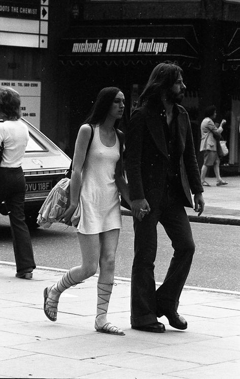 BW_H022_19 – My Dad's Photos 70s Couple, College Wardrobe, Vintage Street Style, Diane Arbus, 60s 70s Fashion, 70s Look, Mix Photo, Penny Lane, 1970s Fashion