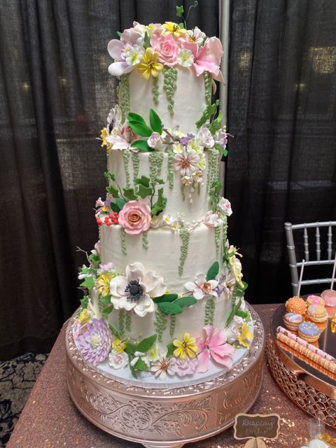 Enchanted Forest Quince Cake, Enchanted Forest Cakes, Enchanted Forest Theme Cake, Cottagecore Wedding Cake, Enchanted Garden Cake, Forest Theme Cakes, Cake Quinceanera, Fairytale Cake, Enchanted Forest Cake