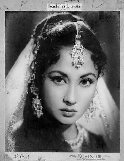 Mina Kumari, Waheeda Rehman, Meena Kumari, Bollywood Retro, Old Film Stars, Bollywood Pictures, Retro Bollywood, Bollywood Cinema, Retro Film