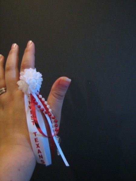 Finger Mum Tiny Mums Homecoming, Finger Corsage, Cheer Mums, School Mums, Spirit Stick, Texas Mums, Marching Band Mom, Homecoming Mums Senior, Homecoming Corsage