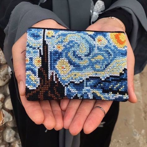 Amazing Starry Nights ✨🌙💙 (@amazingstarrynights) • Fotos y vídeos de Instagram Starry Night Crochet, Stitch Wallet, Moma Museum, Amazing Embroidery, Starry Nights, Creative Artwork, Vincent Van, Jewerly Diy, Cross Stitch Art