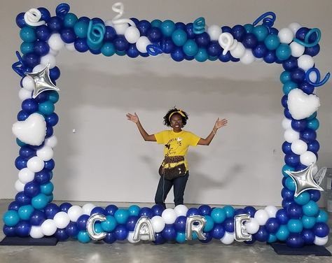 Balloon Picture Frame, Balloon Photo Frame, Senior Picnic, Picture Frames For Parties, Athletic Banquet, Balloon Graduation, Photobooth Frame, Balloon Frame, Balloon Pictures