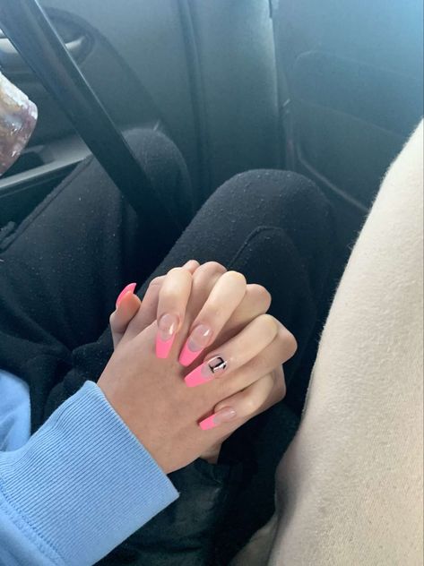 Nails With The Letter T On It, Nails With Initials Boyfriend, T Initial Nails, T Initial On Nails, Acrylics With Initial, Nail Inspo Initial, Bf Initials On Nails, Nail Inspo With Initial, Boyfriend Initial Nails Designs