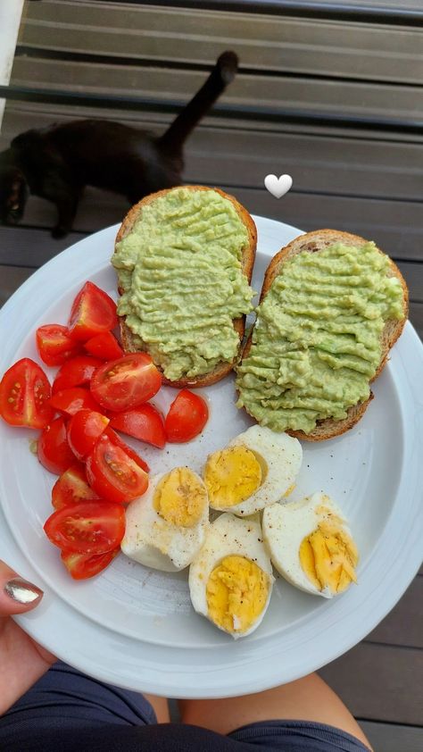 #theglowuproutine #glowup #feminity #selflove #mentalhealth #thatgirl #healthybreakfast #breakfastaesthetics #breakfast #gymgirl #food Gym Girl Food Ideas, It Girl Diet, Before Gym Breakfast, That Girl Food, Healthy Morning Food, Gym Foods, Gym Breakfast, Winter Arch, Post Workout Breakfast