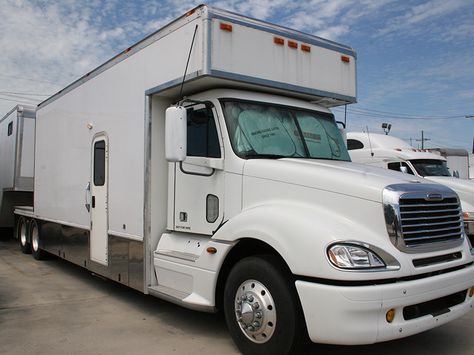 2006 FREIGHTLINER COLUMBIA 120 Toterhome Rigs, Truck Conversion, Camper Truck, Freightliner Trucks, Box Truck, Track Racing, Rv Ideas, Dirt Track Racing, Broccoli Casserole