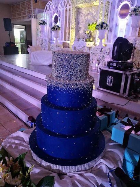 Black And Royal Blue Quinceanera Theme, Into The Night Party Theme, Into The Night Quince Theme, Navy Blue Quince Cake Ideas, Sweet 16 Party Ideas Dark Blue, Navy Blue Quinceanera Ideas Decor, Navy Blue Quince Cake, Dark Blue Party Decorations, Royal Blue And Silver Quinceanera Theme