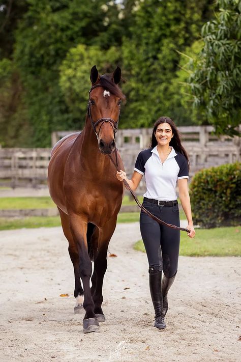 Leading A Horse, Riding Horse Pose, Person Riding Horse, Riding Photography, Horse And Rider Photography, Horse Walking, Equestrian Photoshoot, Working Equitation, Horse Photoshoot Ideas