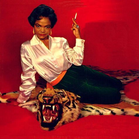 Eartha Kitt, Vintage Black Glamour, Black Cat Art, Black Hollywood, Black Celebrities, Old Hollywood Glamour, Oui Oui, Hollywood Glamour, Classic Hollywood