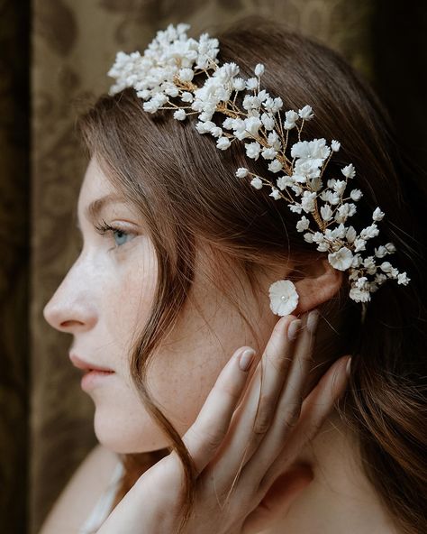 Gypsophila flowers symbolize everlasting love and innocence. No wonder it’s a popular favorite at weddings!🤍 but weaeing dried versions of this flower in your hair often results in petals falling out, making it challenging to remove them from your hair. Similarly, using the live version for a wedding typically ends with discarding it, making it impossible to keep as a souvenir. However, our ceramic version is lightweight and serves as a lifelong keepsake ☺️🤍 #babysbreath #gypsophila #feel_we... Petals Falling, White Dance, Ceramic Accessory, Spring Breeze, Flowers Blooming, Everlasting Love, Ceramic Flowers, Perfume Spray, Gold Plated Silver