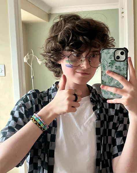 #mlm #queer Trans Boy Haircut, Gay Haircut, Ftm Haircuts, Trans Boys, Hair Inspiration Short, Fluffy Hair, School Looks, Boys Haircuts, Cut My Hair