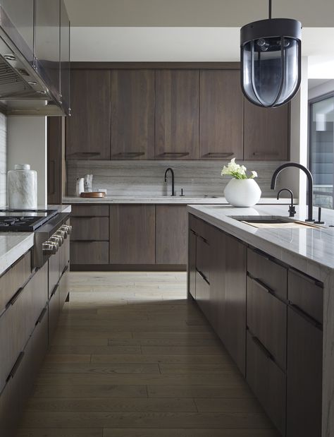 dark walnut kitchen cabinets in a modern kitchen design with large white kitchen island and 2 large modern pendant lights above Contemporary Walnut Kitchen, Smart Kitchen Storage, Modern Walnut Kitchen, Bar Pantry, Walnut Kitchen Cabinets, Plywood Kitchen, Walnut Plywood, Dark Countertops, Walnut Kitchen