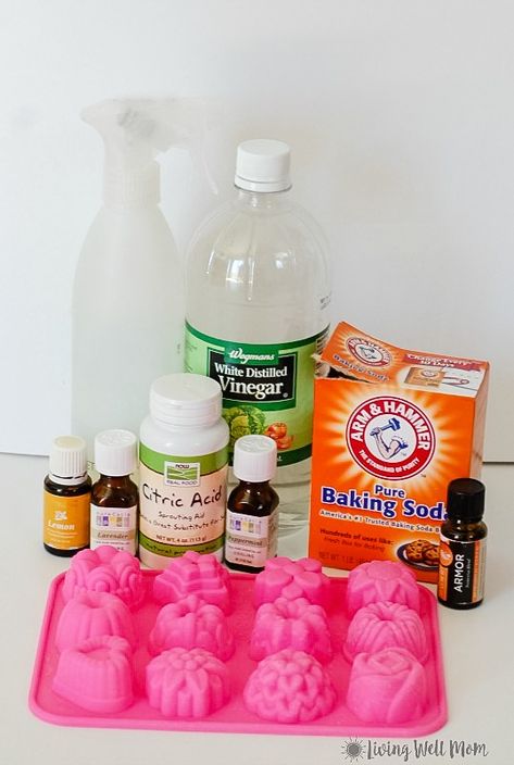 Diy Toilet Cleaner, Toilet Fizzies, Natural Toilet Cleaner, Natural Cleaners Diy, All Natural Cleaning Products, Diy Bee, Homemade Toilet Cleaner, Reo Speedwagon, Diy Cleaning Products Recipes