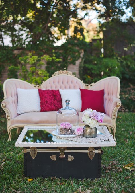 Wedding Lounge Area, Vintage Couch, Wedding Ceremony Ideas, Wedding Lounge, Rustic Vintage Wedding, Vintage Props, Wedding Furniture, Vintage Rentals, Wedding Chairs