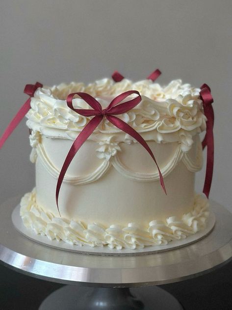 Elegant Birthday Cake, Coquette Cake, Bolo Vintage, Candy Birthday Cakes, Vintage Birthday Cakes, Birthday Cakes For Her, Birthday Cakes For Teens, Elegant Cake, Elegant Birthday Cakes