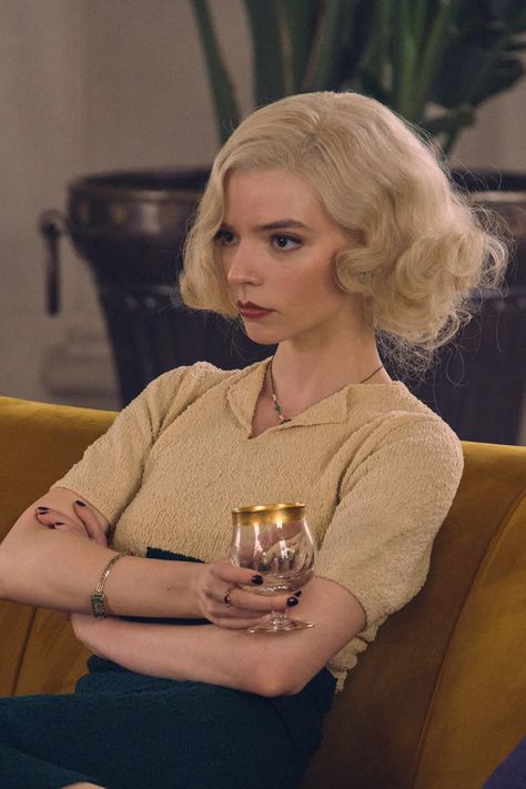 Jean Harlow And Ginger Rogers Inspired Anya Taylor-Joy’s Peaky Blinders Beauty Looks | British Vogue Peaky Blinders Outfit Women, Peaky Blinders Fashion, Anya Joy, Rita Skeeter, Ginger Rogers, Jean Harlow, Old Hollywood Glam, Best Wigs, Beauty Looks