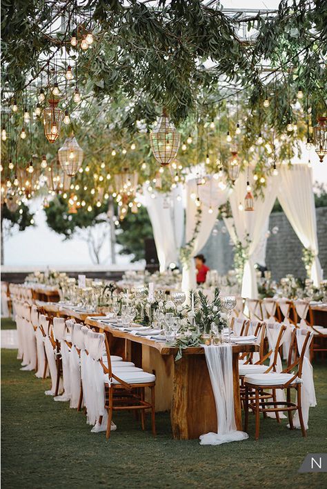 Wedding Decorations Outdoor Indonesia, Earthy Wedding Reception, Intimate Wedding Indonesia, Bali Wedding Decor, Uluwatu Wedding, Asia Wedding, Wedding Bali, Decorate Wedding, Nikah Ceremony