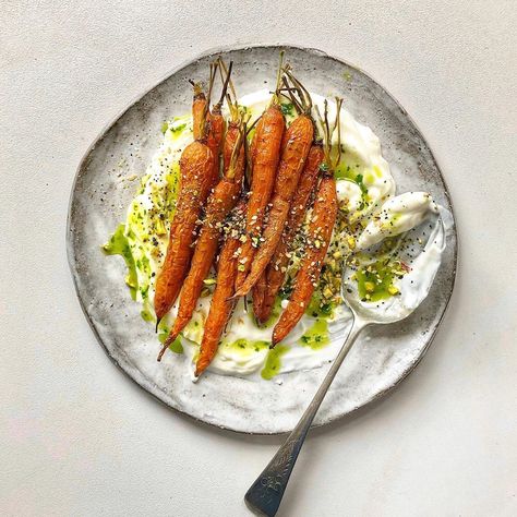 @ottolenghi Ottolenghi Roasted Carrots, Ottolenghi Carrot Recipes, Dukkah Recipe Dishes, Grilled Carrots Recipes, Carrot Top Recipes, Dukkah Recipe, Raisins Recipe, Otto Lenghi, Grilled Carrots