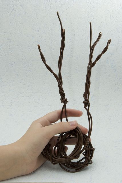 antlers-tutorial08 by *erdbeerblau*, via Flickr Deer Antlers Diy, Diy Antler, Diy Antlers, Antler Crown, Bones Show, Antler Headband, Toy House, Reindeer Antlers, Diy Cardboard