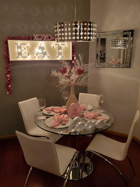 Girly Dining Room, Fancy Kitchen Decor, Girly House Decor, Beautiful Dining Room Decor, Romantic Hotel Rooms, Glamorous Room, Pink Living Room Decor, Room Organization Bedroom, Kitchen Decor Apartment