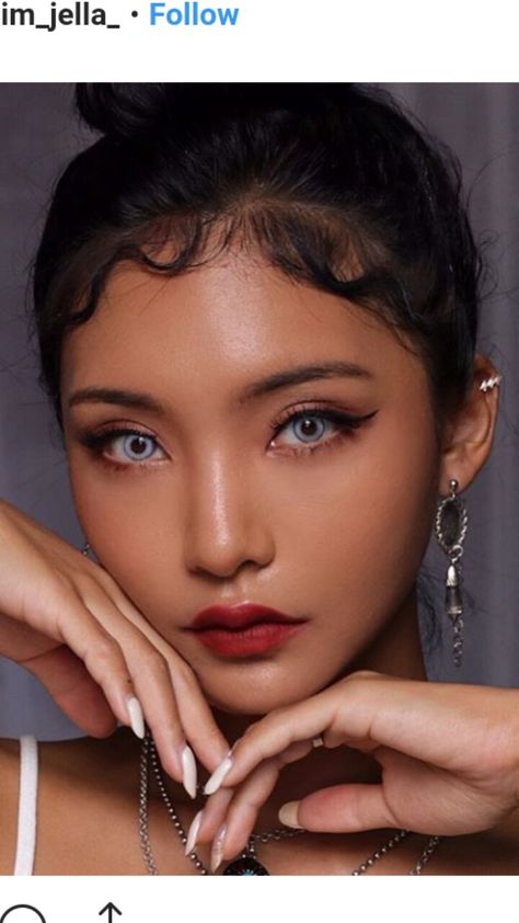 Beautiful makeup by Im_Jella. Makeup Hooded Eyes, Red Lips Makeup Look, Gold Eyeliner, Korean Beauty Tips, Tanned Makeup, 얼굴 드로잉, Brown Lipstick, Simple Eye Makeup, How To Apply Eyeshadow