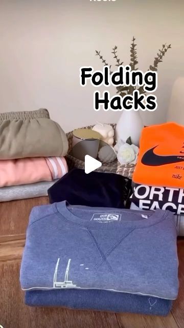 Folding Laundry, Personal Organizer, Folding Clothes, Napkin Folding, Printable Stationery, Clothing Hacks, Closet Organization, Household Hacks, Cleaning Hacks