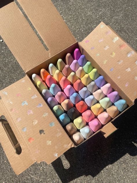 Crafting Aesthetic Pictures, Chalk Art Aesthetic, Chalk Aesthetic, Aesthetically Pleasing Pictures, Chalk Summer, Chalk Pictures, Kid Core Aesthetic, Chalk Artist, Arte Do Kawaii