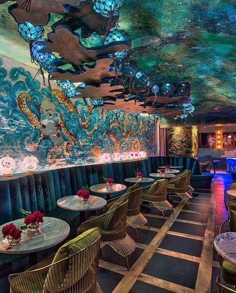 10 Glam Restaurants Perfect For Your Next Girls' Night Out Mermaid Restaurant, Beach Restaurant Design, Fun Restaurant, Women Leadership, Eclectic Maximalism, Modern Restaurant Design, Purple Icon, Desain Pantry, Beach Restaurant