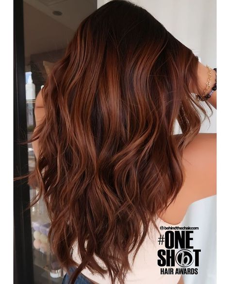 Fashion Bax Bright Copper Highlights, Dark Root Red Balayage, Dark Root Copper Balayage, Autum Hair Color Ideas Brown, Autum Hair Colours, Copper Brown Hair Balayage, Brunette Auburn Balayage, Dark Auburn Balayage, Brown Red Balayage