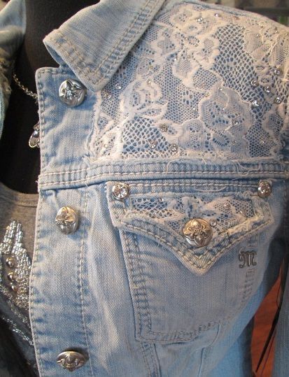 Jean Jacket Diy, Jacket Designs, Upcycled Denim Jacket, Diy Denim Jacket, Lace Jeans, Diy Jeans, Embellished Denim Jacket, Upcycle Clothes Diy, Lace Diy