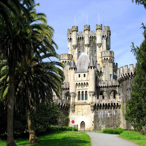 Medieval Castle Chateau Medieval, Old Castle, Castle Mansion, Castle In The Sky, Chateau France, Castle House, Voyage Europe, Basque Country, Beautiful Castles