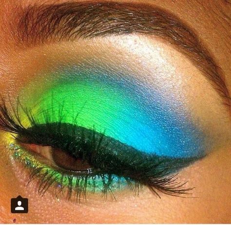 Green and blue eyeshadow Green Eyeshadow Look, Rainbow Eye Makeup, Make Up Designs, Neon Eyeshadow, Blue Eyeshadow Looks, Cute Eyeshadow Looks, Blue Green Eyes, Dramatic Eye Makeup, Applying Eye Makeup