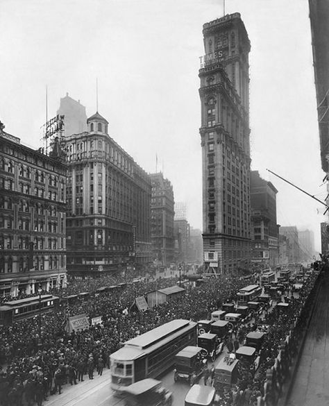 Vintage Photos: The Evolution of Times Square from 1905 to Today | Untapped Cities | Rediscover your city. Photo New York, Nyc Photos, Nyc History, Contemporary History, Vintage Nyc, Nyc Times Square, New York Architecture, New York Vintage, York Travel