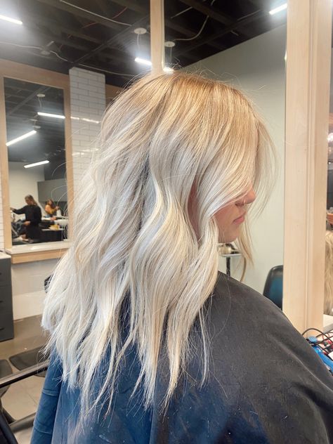 Level 10 Lightest Blonde Hair, Blonde Hair Icy Highlights, Cute Haircuts Blonde Hair, Highlights Bright Blonde, Super Blonde Highlights On Blonde Hair, Super Blonde Medium Length Hair, Full Icy Blonde Hair, Soft Bright Blonde Hair, Icy Blonde Hair Inspiration