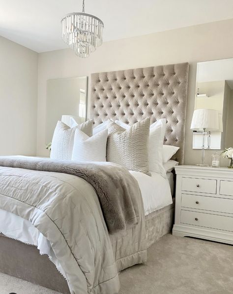 35 Beautiful Bedroom Carpet Ideas To Transform Your Bedroom Champagne Carpet Bedroom, Cashmere Bedroom Ideas, Grey Bedroom Carpet Ideas, Grey Carpet Wall Color Ideas, Light Grey Carpet Bedroom, Bedroom With Carpet Floor, Carpet Room Ideas Bedrooms, Bedroom With Carpet Ideas, Bedroom Carpet Ideas Wall To Wall