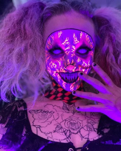 Black Light Clown Makeup, Neon Clown Makeup, Neon Clown, Haunt Makeup, Clown Ideas, Halloween Maquillaje, Scary Clown Makeup, Clown Clothes, Halloween Clown